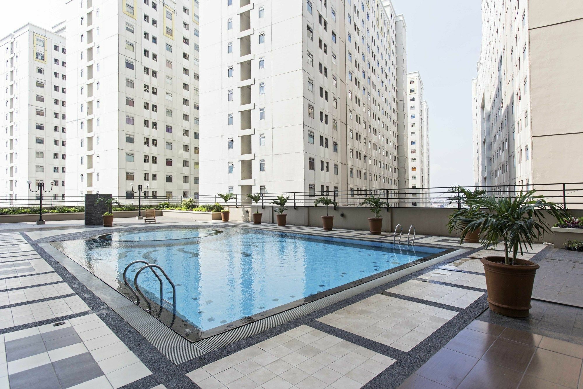Reddoorz Apartment @ Pegangsaan Kelapa Gading 3 Jakarta Buitenkant foto